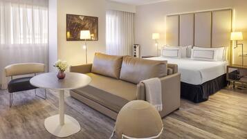 Pillowtop-bedden, een kluis op de kamer, een bureau