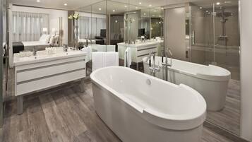 milieuvriendelijk toiletgerief, een haardroger, badjassen, een bidet