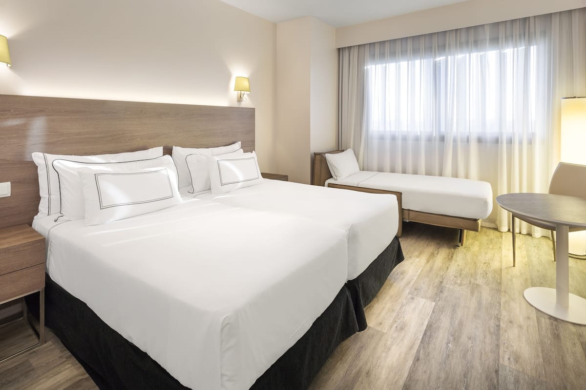 特厚豪華床墊、房內夾萬、書桌、遮光窗簾/窗簾