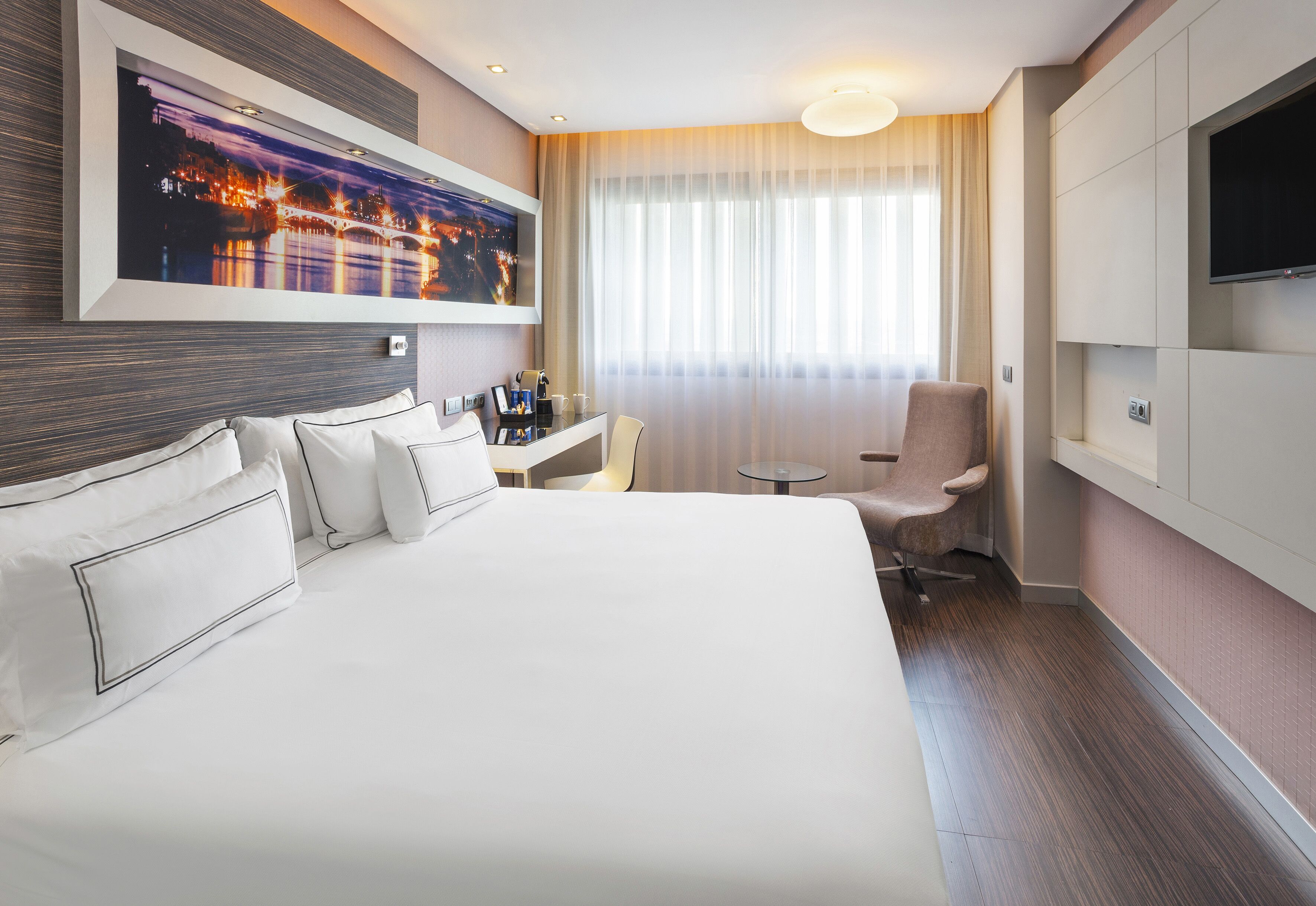 Premium Room | Pillowtop beds, in-room safe, desk, blackout drapes