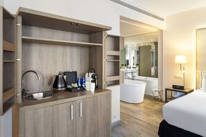 Pillowtop beds, in-room safe, desk, blackout drapes - Melia Lebreros (Seville)
