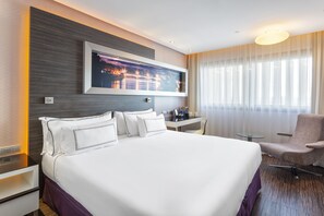 Premium Room | Pillowtop beds, in-room safe, desk, blackout drapes - Melia Lebreros (Seville)
