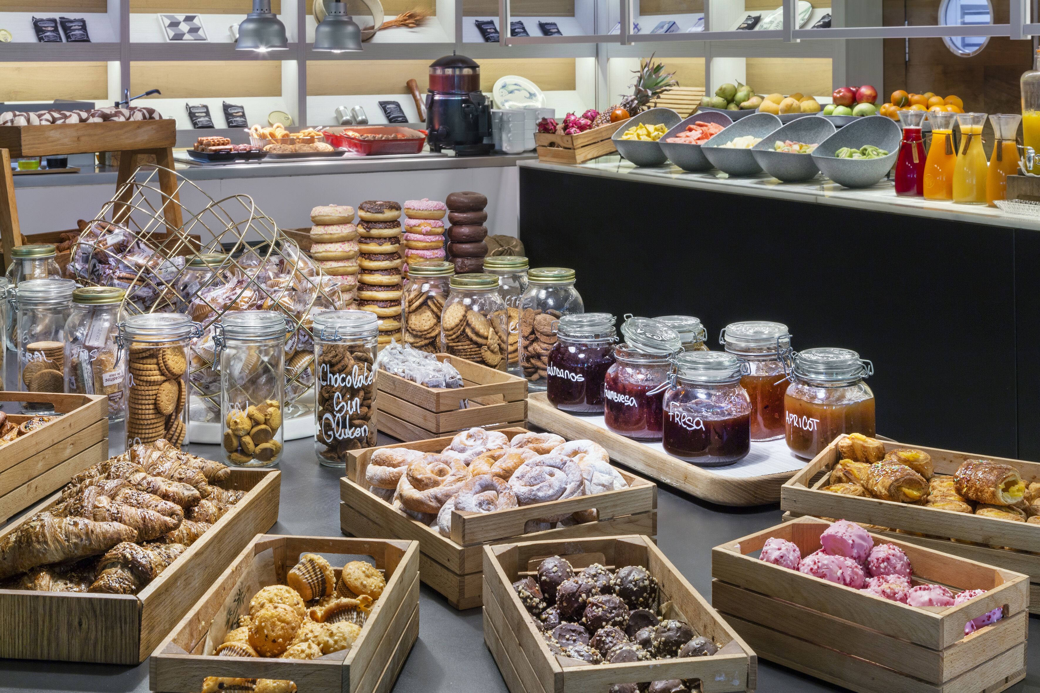 Desayuno buffet diario (EUR 20.5 por persona)