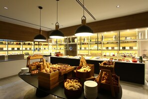 Daily buffet breakfast for a fee - Melia Lebreros (Seville)