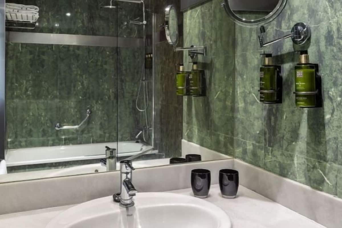 Bathroom | Hair dryer, bathrobes, bidet, towels
