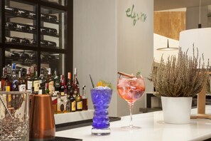 3 bars/lounges, poolside bar - Melia Lebreros (Seville)
