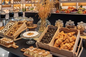 Desayuno buffet todos los días (con cargo) 