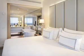 Pillowtop beds, in-room safe, desk, blackout drapes