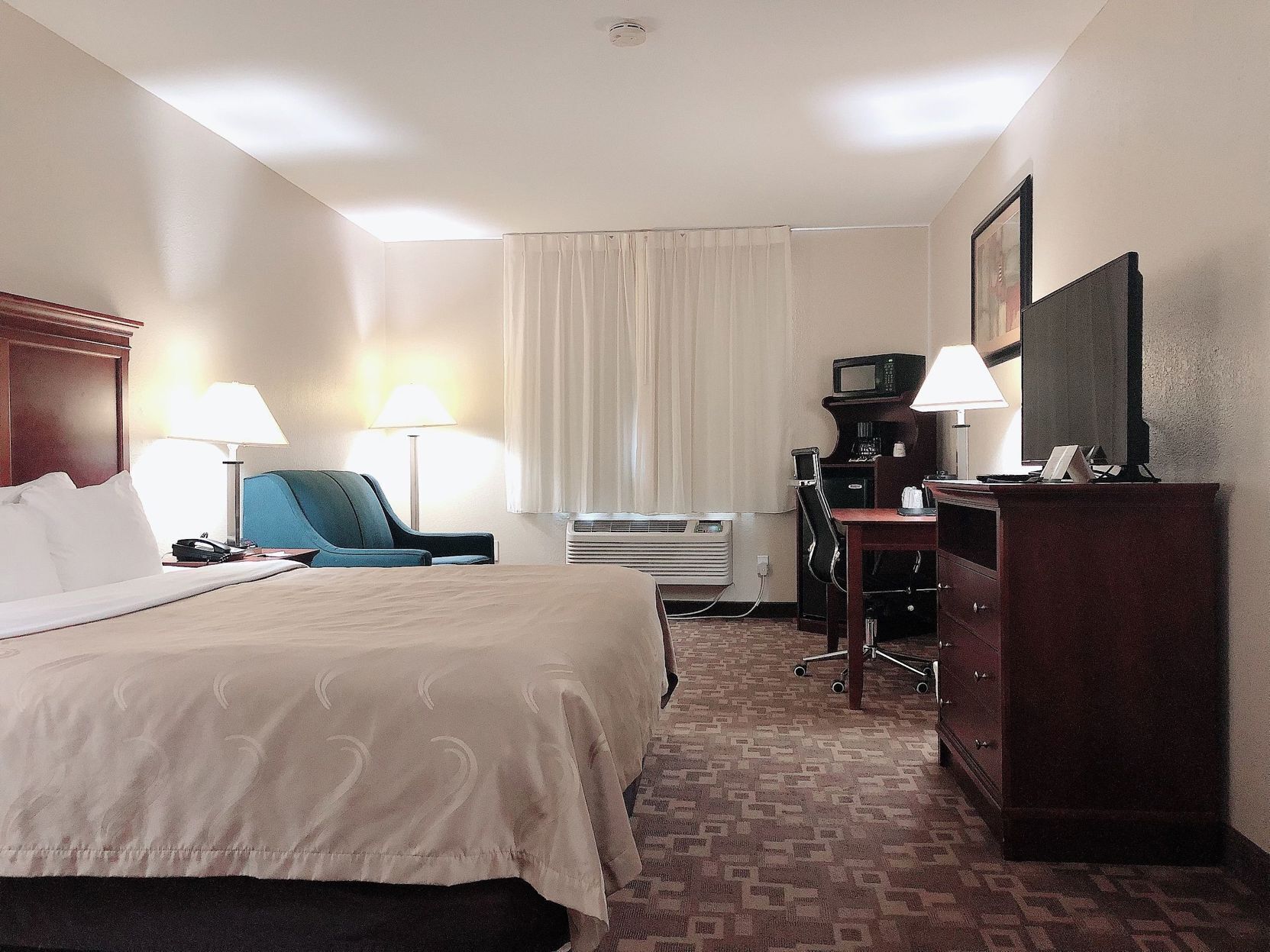 Hypo-allergenic bedding, pillowtop beds, in-room safe, desk