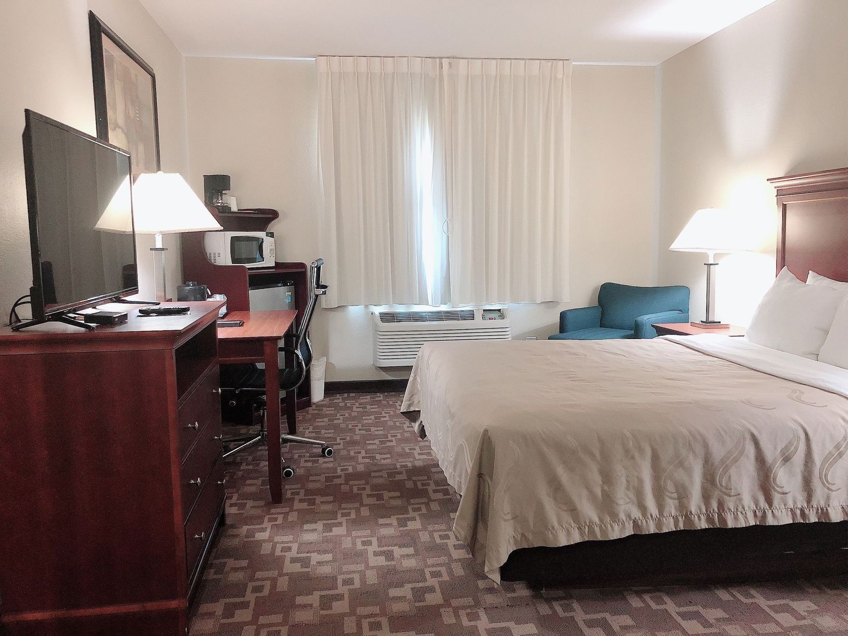 Hypo-allergenic bedding, pillowtop beds, in-room safe, desk