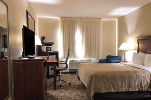 Business Room, 1 Queen Bed, Accessible, Non Smoking | Hypo-allergenic bedding, pillow-top beds, in-room safe, desk
