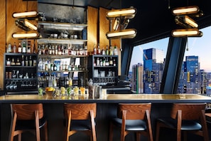 2 bars/lounges, rooftop bar - Sheraton Grand Nashville Downtown (Nashville)