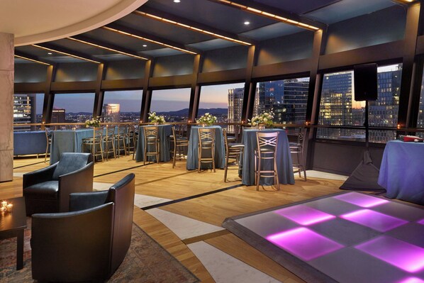 2 bars/lounges, rooftop bar - Sheraton Grand Nashville Downtown (Nashville)
