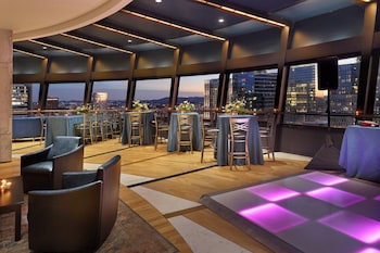 2 bars/lounges, rooftop bar at Sheraton Grand Nashville Downtown