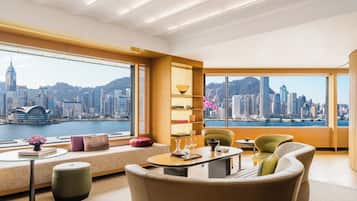 Club Suite, 1 Bedroom, Harbor View, Corner (Regent Club Access) | Room amenity