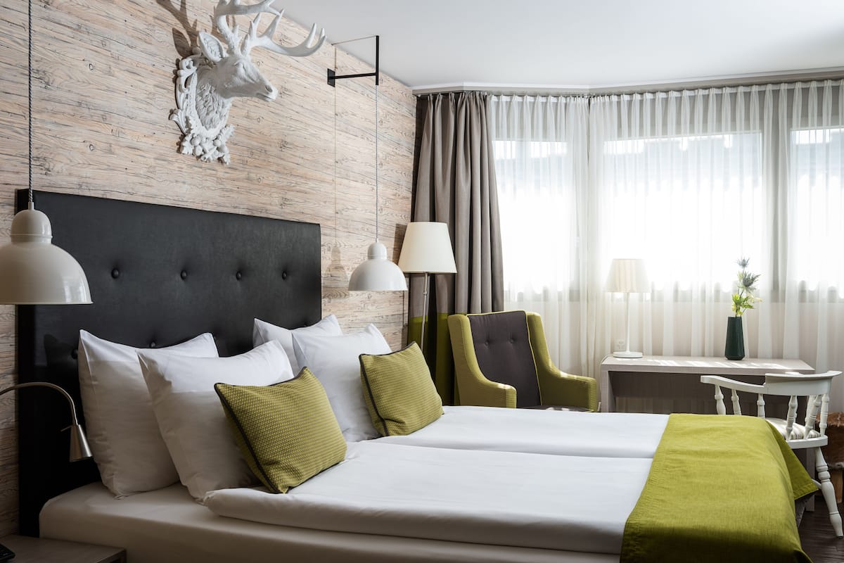 premium bedding, in-room safe, blackout curtains, soundproofing