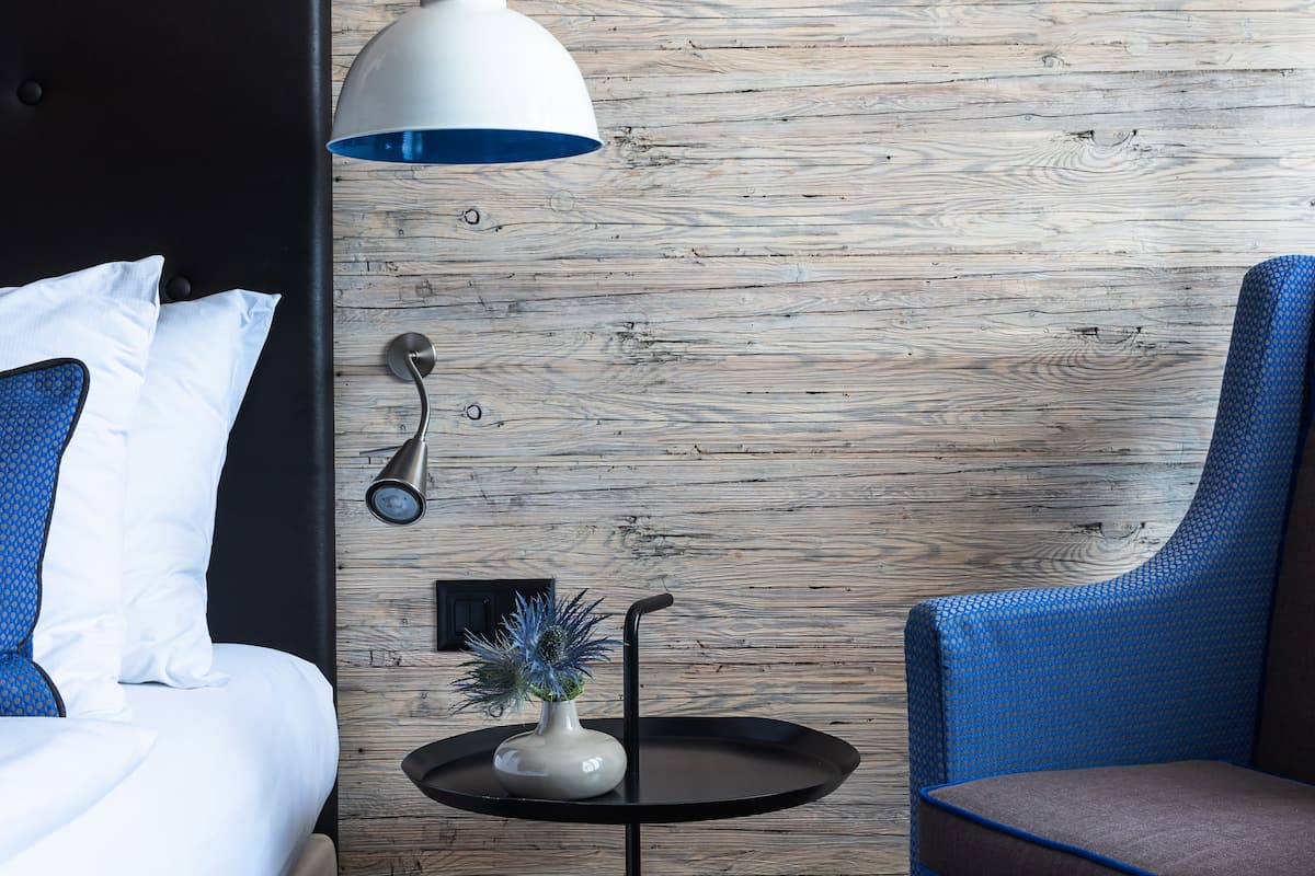 premium bedding, in-room safe, blackout curtains, soundproofing