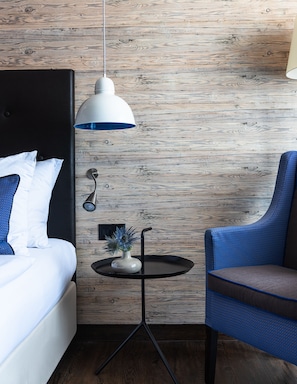 Premium bedding, in-room safe, blackout drapes, soundproofing