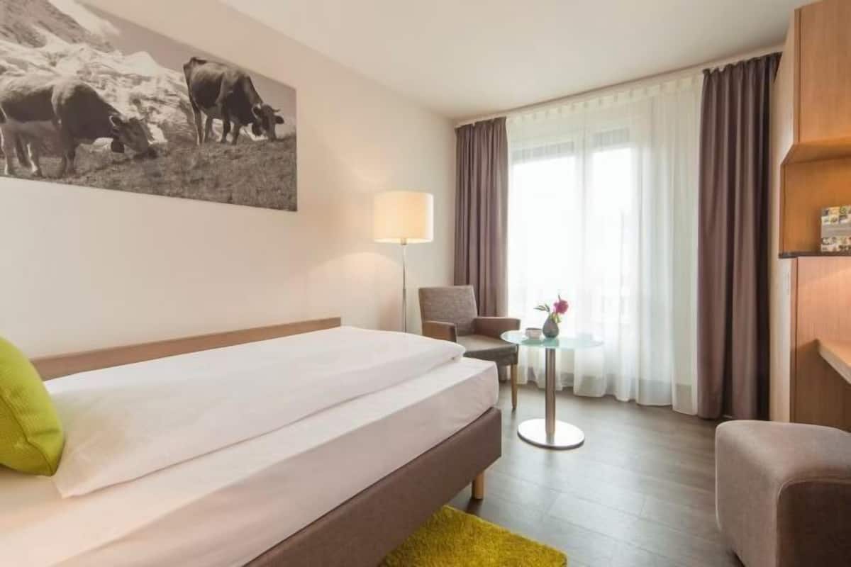1 bedroom, premium bedding, in-room safe, blackout drapes