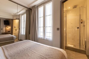 Doppelzimmer | Hochwertige Bettwaren, Minibar (mit einigen kostenlosen Artikeln)