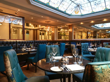 2 间餐厅,供应早餐. 贾斯特格罗夫纳酒店