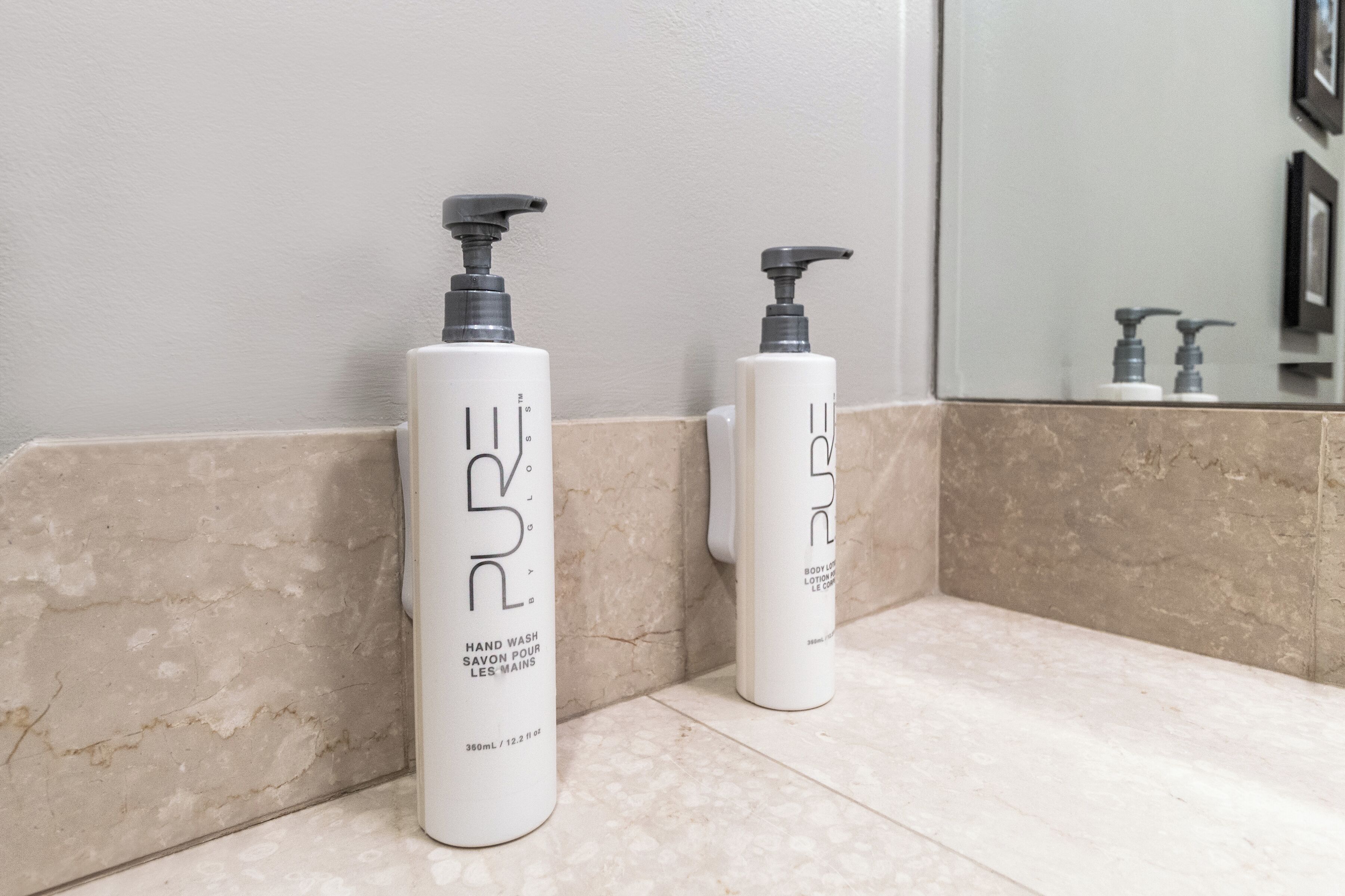 Photo - Atrium Hotel Vancouver