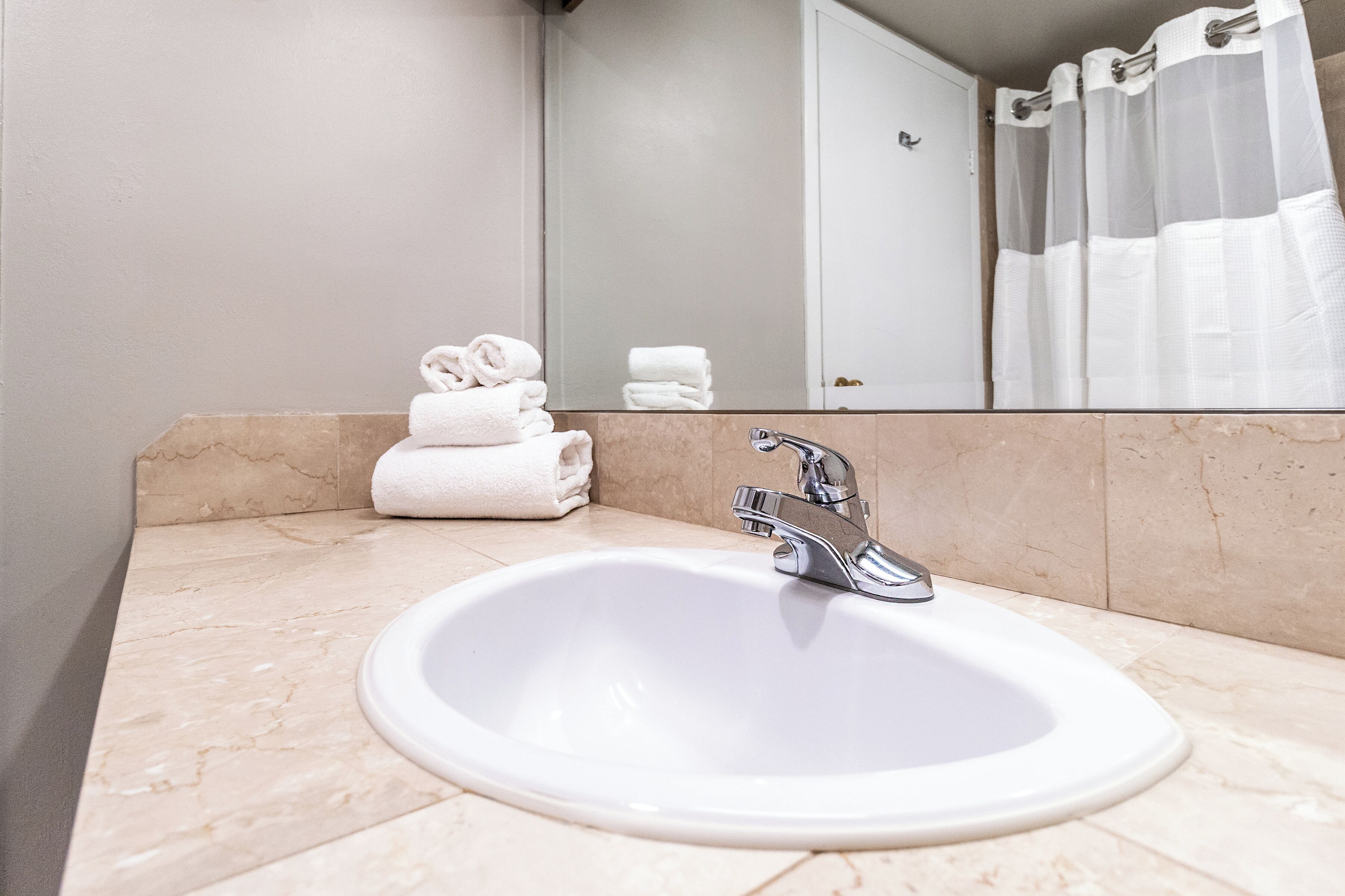 Photo - Atrium Hotel Vancouver