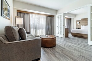 Suite, 1 King Bed with Sofa bed, Kitchenette, Corner | Living area - Atrium Hotel Vancouver (Vancouver)