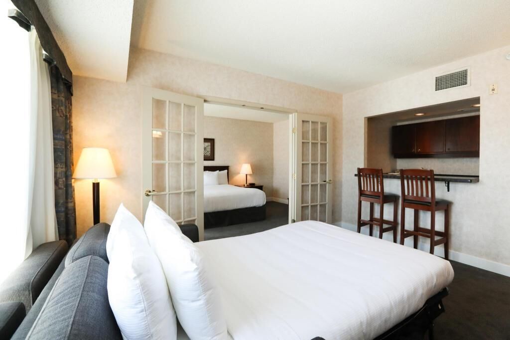 Surmatelas, coffres-forts dans les chambres, bureau