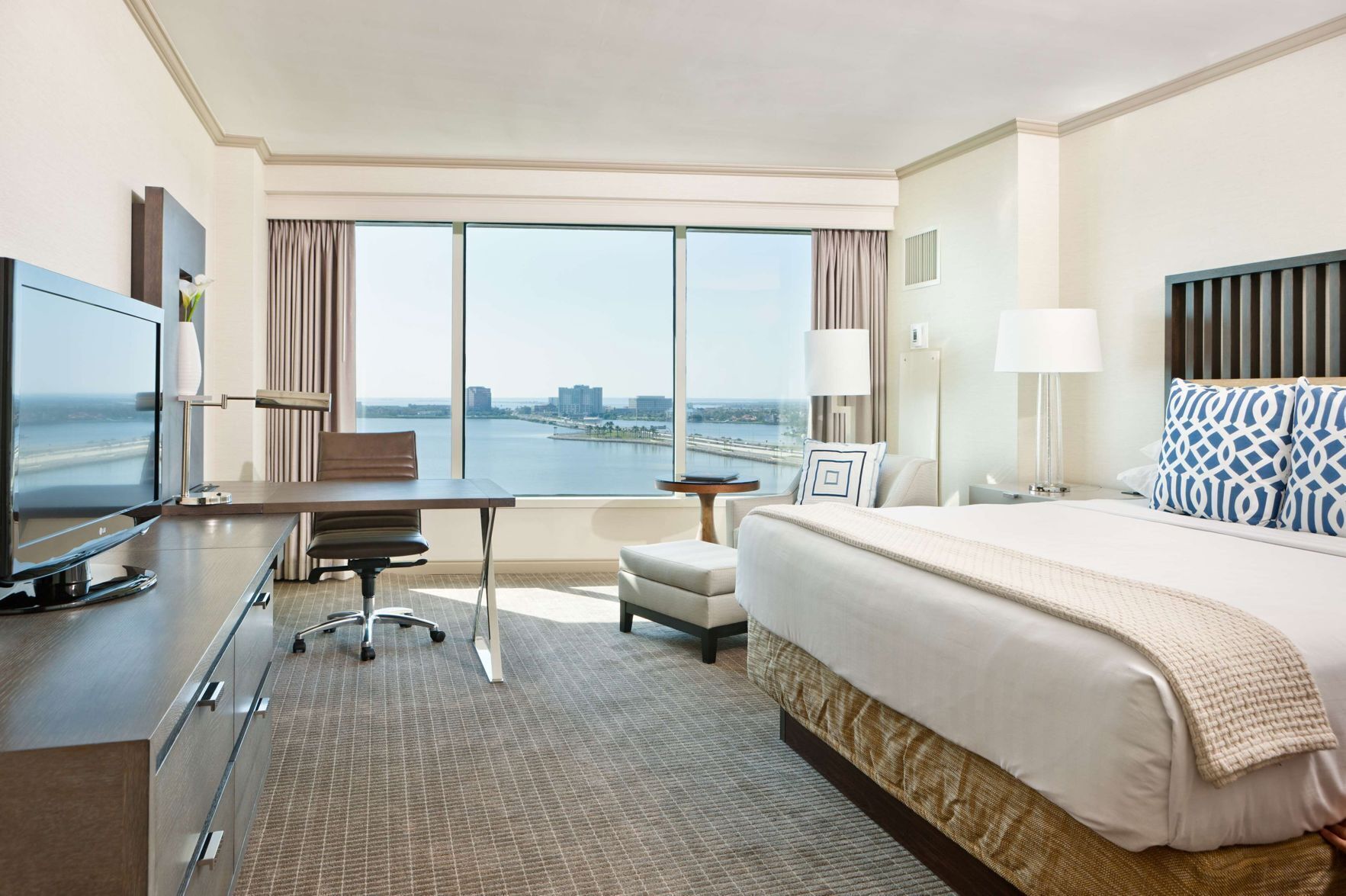 Premium bedding, in-room safe, desk, blackout drapes