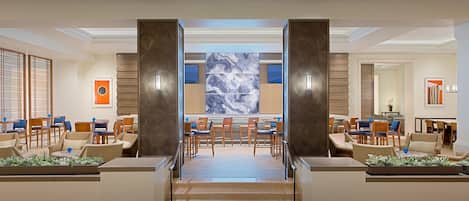 Desayuno buffet diario (USD 31 por persona)
