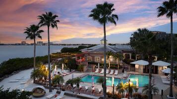 2 outdoor pools