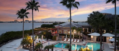2 outdoor pools