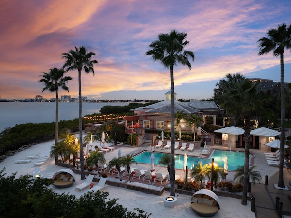 2 outdoor pools