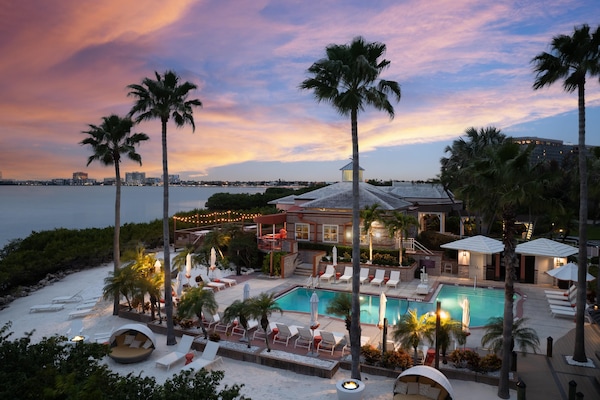 2 outdoor pools