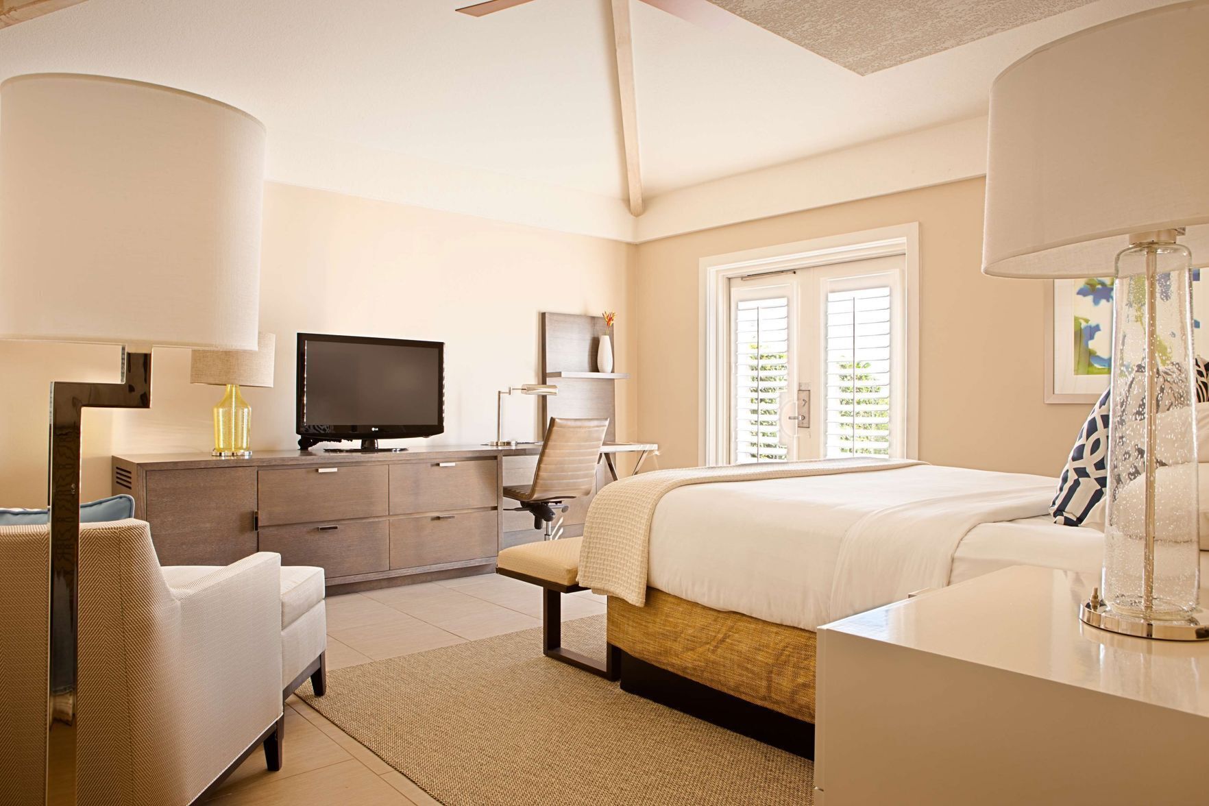 Premium bedding, in-room safe, desk, blackout drapes
