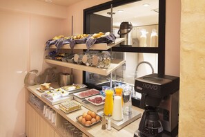Daily buffet breakfast for a fee - Best Western Quartier Latin Pantheon (Paris)