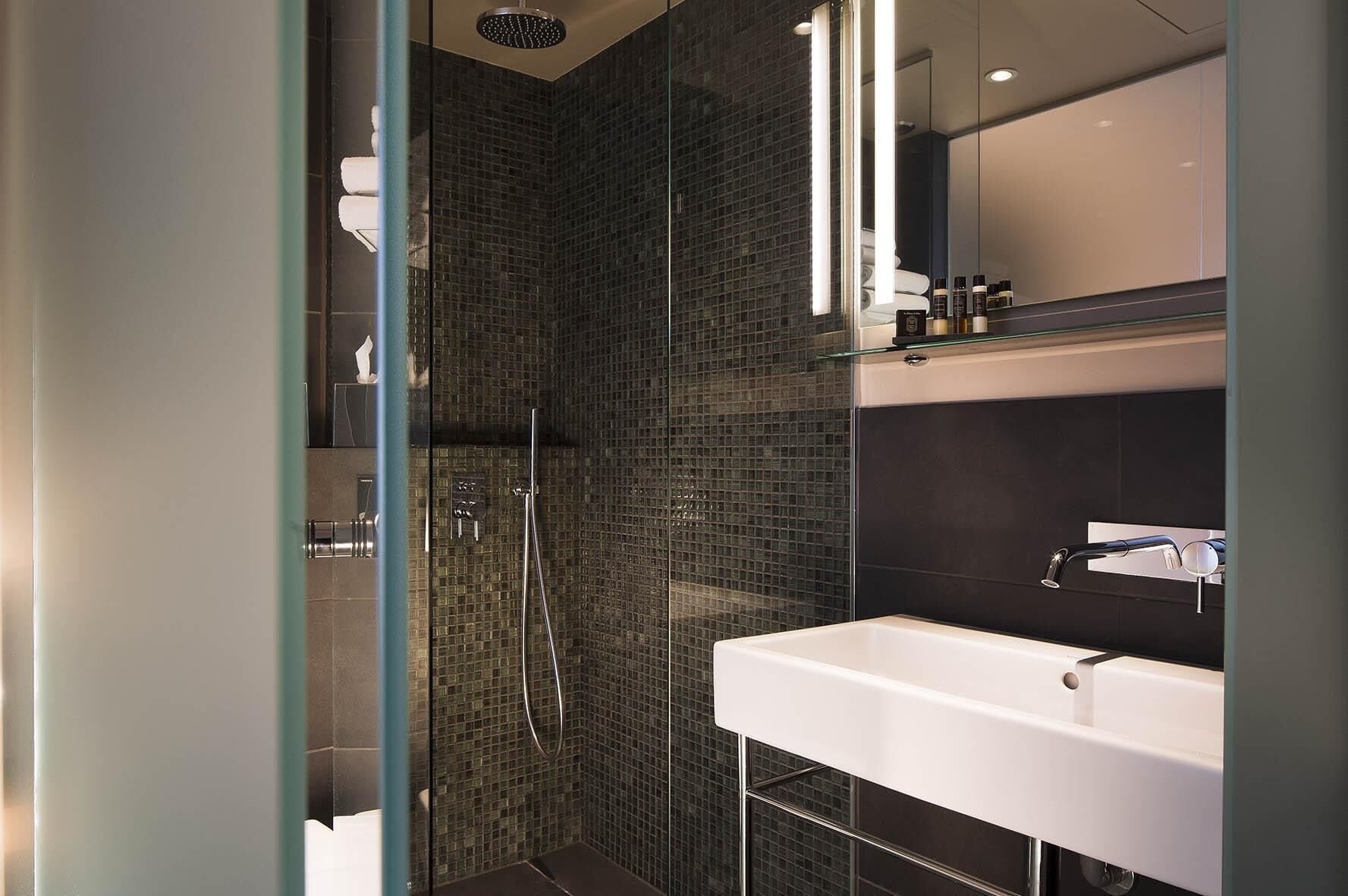 superior room, 1 queen bed, non smoking | bathroom | eco-friendly toiletries, hair dryer, towels