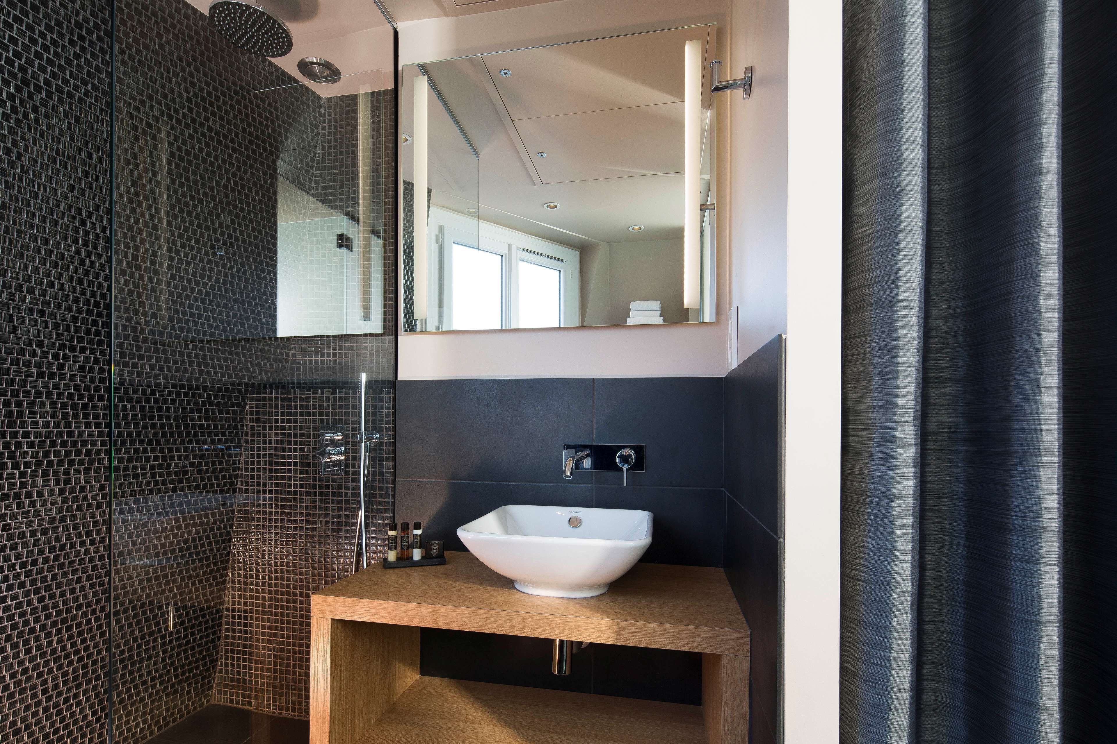 superior room, 2 single beds | bathroom | eco-friendly toiletries, hair dryer, towels