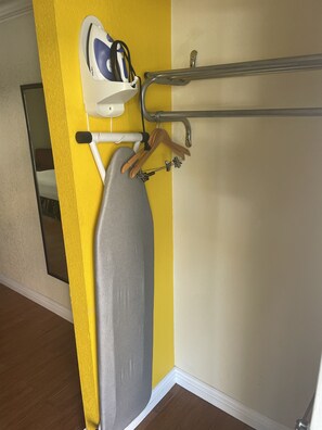Bügeleisen/Bügelbrett