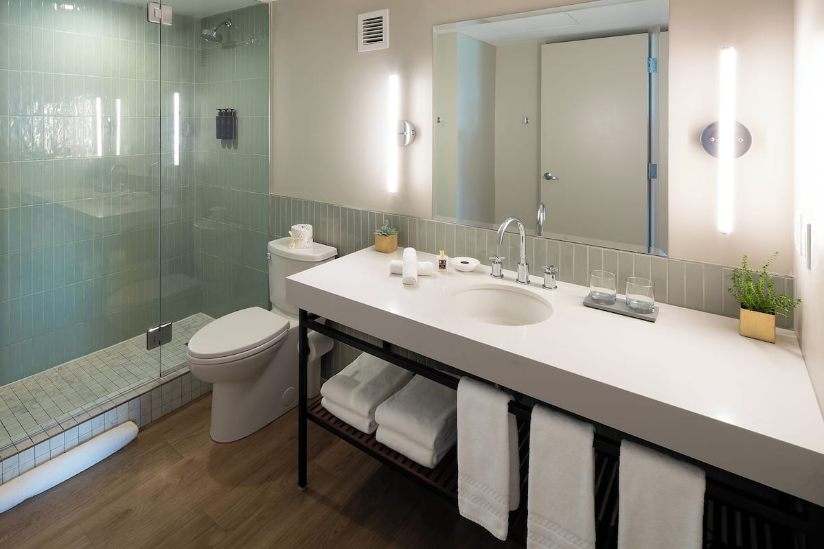 superior room, 1 king bed, bay view (bay view king) | bathroom | combined shower/bathtub, eco-friendly toiletries, hair dryer, towels