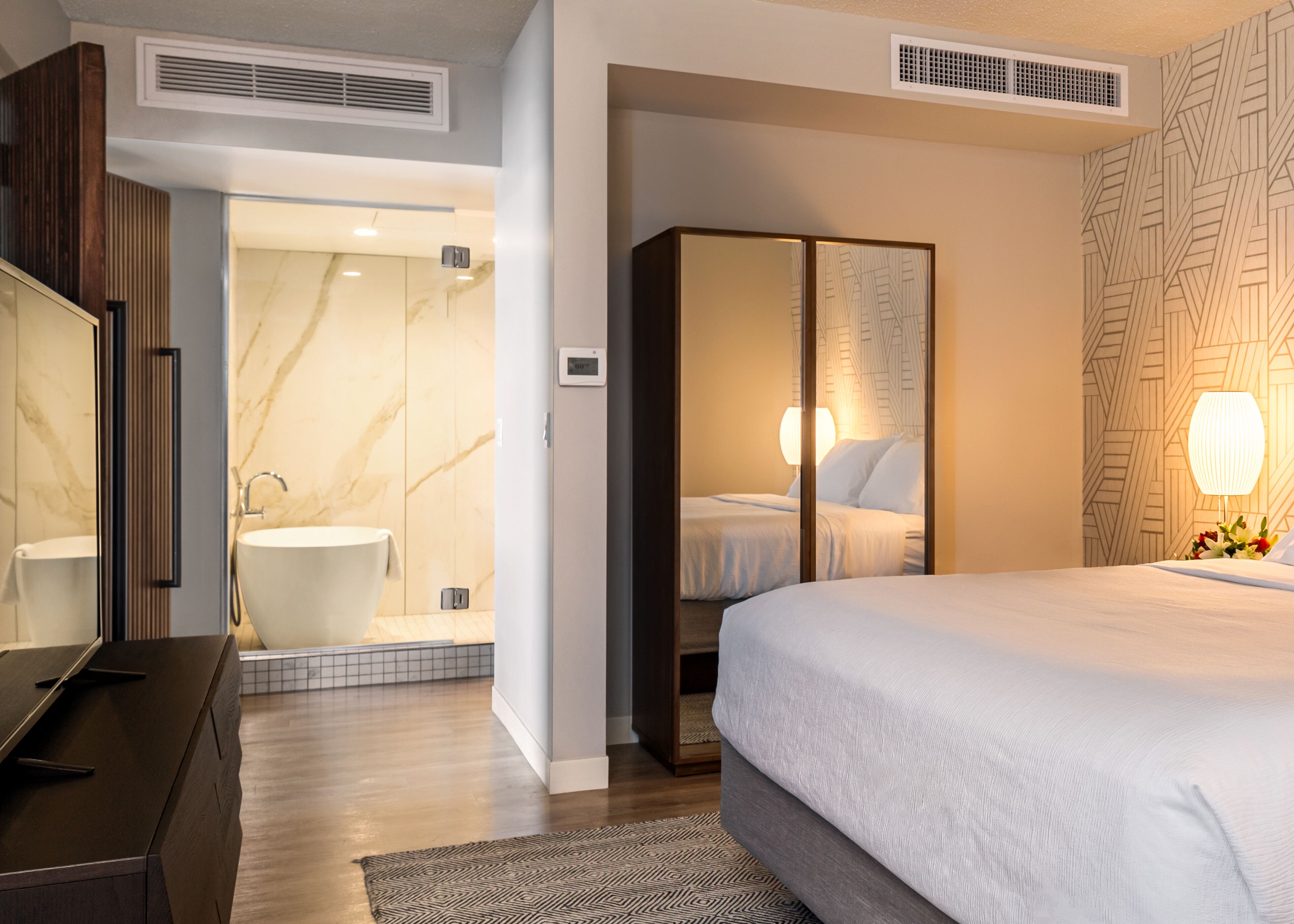 executive suite, 1 king bed, bay view (bay view king suite.) | premium bedding, in-room safe, desk, laptop workspace