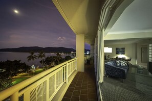 Suite, 1 cama de matrimonio grande, balcón, vistas al mar | Vistas desde la habitación