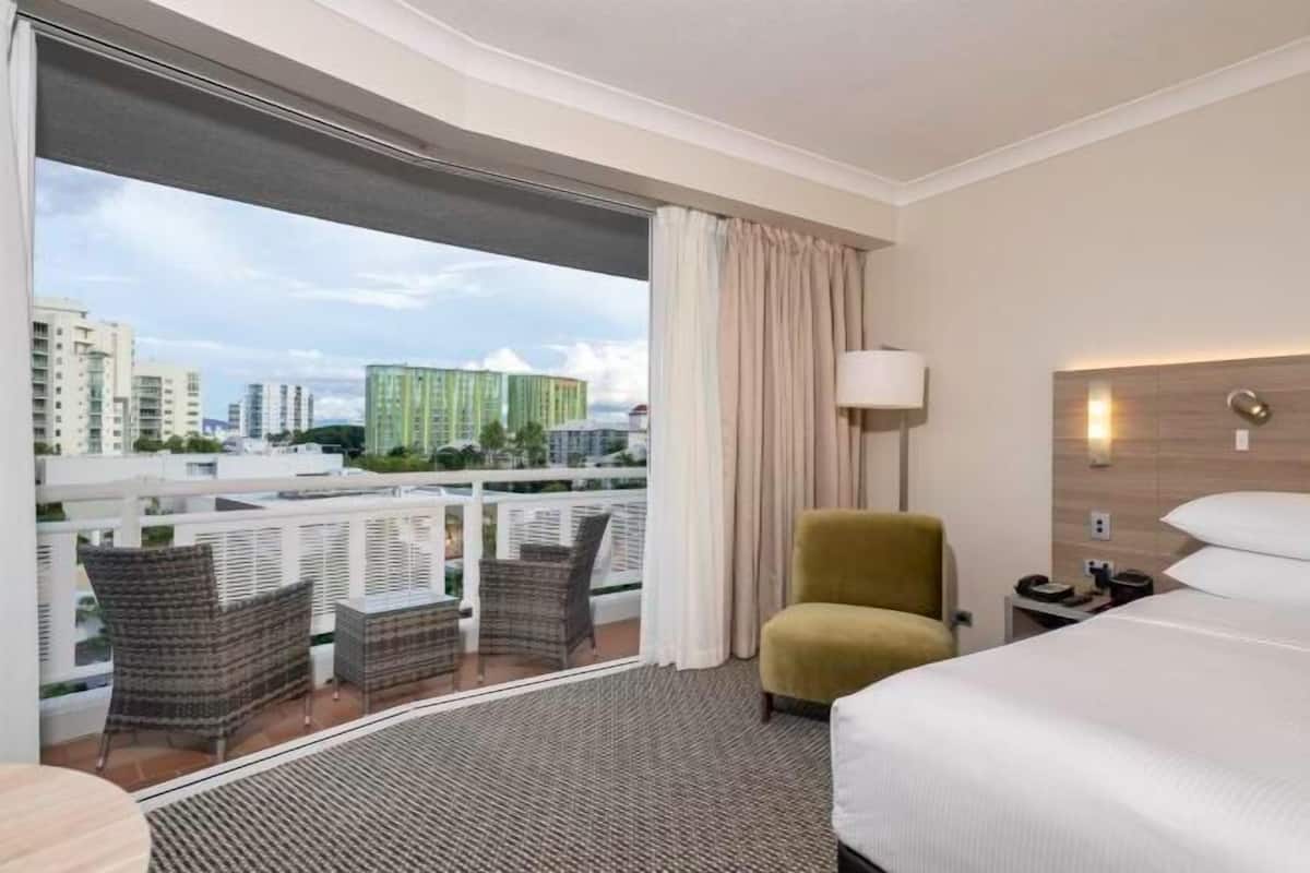 Hypo-allergenic bedding, in-room safe, desk, laptop workspace