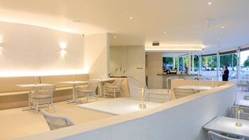 2 restaurants, breakfast, lunch, dinner served; Mediterranean cuisine