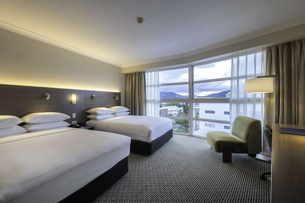 Deluxe Room, 2 Katil Kelamin (Double), Mountain View | Peralatan tempat tidur hipoalergenik, peti besi dalam bilik, meja 
