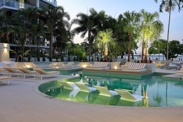 Outdoor pool, free cabanas, pool umbrellas