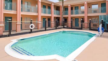 Außenpool (je nach Saison geöffnet)