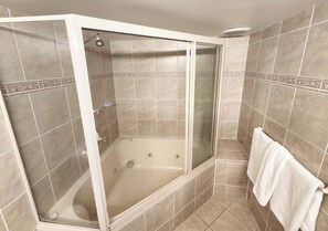 Queen Spa Room (No Pets) | Bathroom | Eco-friendly toiletries, hair dryer, towels, soap - Golden Age Motor Inn Queanbeyan (Queanbeyan East)
