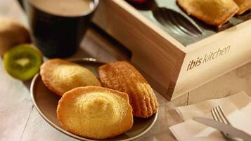 Tägliches Frühstücksbuffet gegen Gebühr